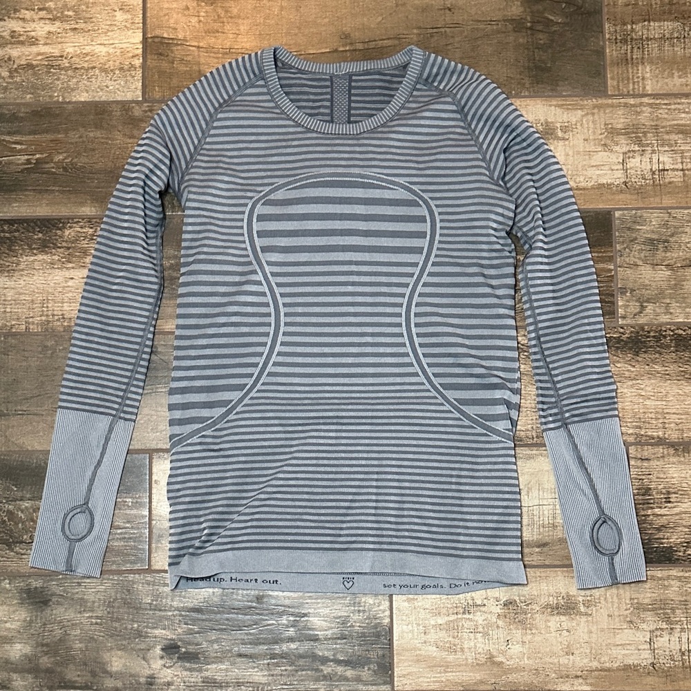 Lululemon Athletica Gray Striped Long Sleeve Top Lightweight Activewear Size 8